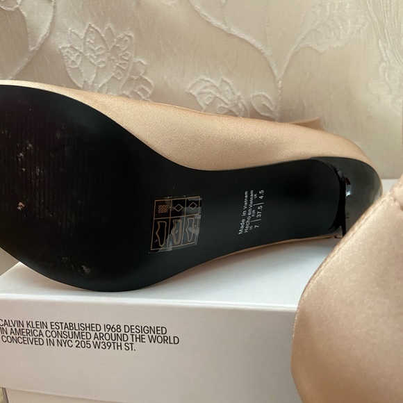 Fashion Heels - Picture 3 of 4